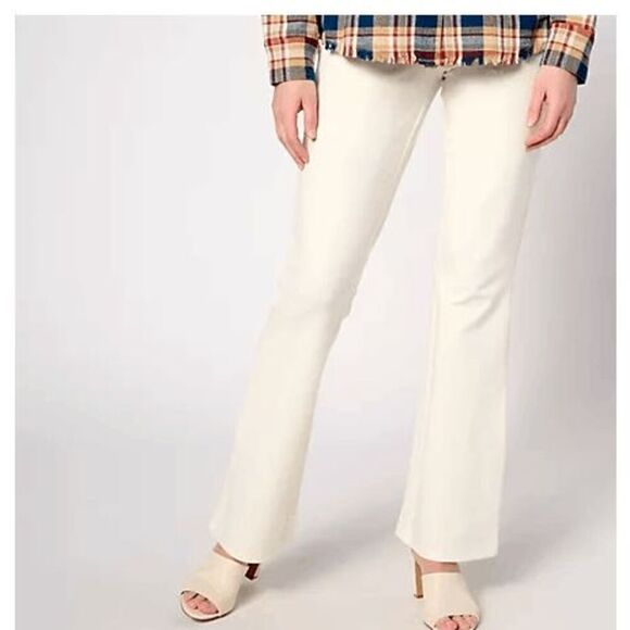 Women with Control Medium Regular Pull On Slim	Boot Cut Pants Ivory NWOT ) - Picture 1 of 3